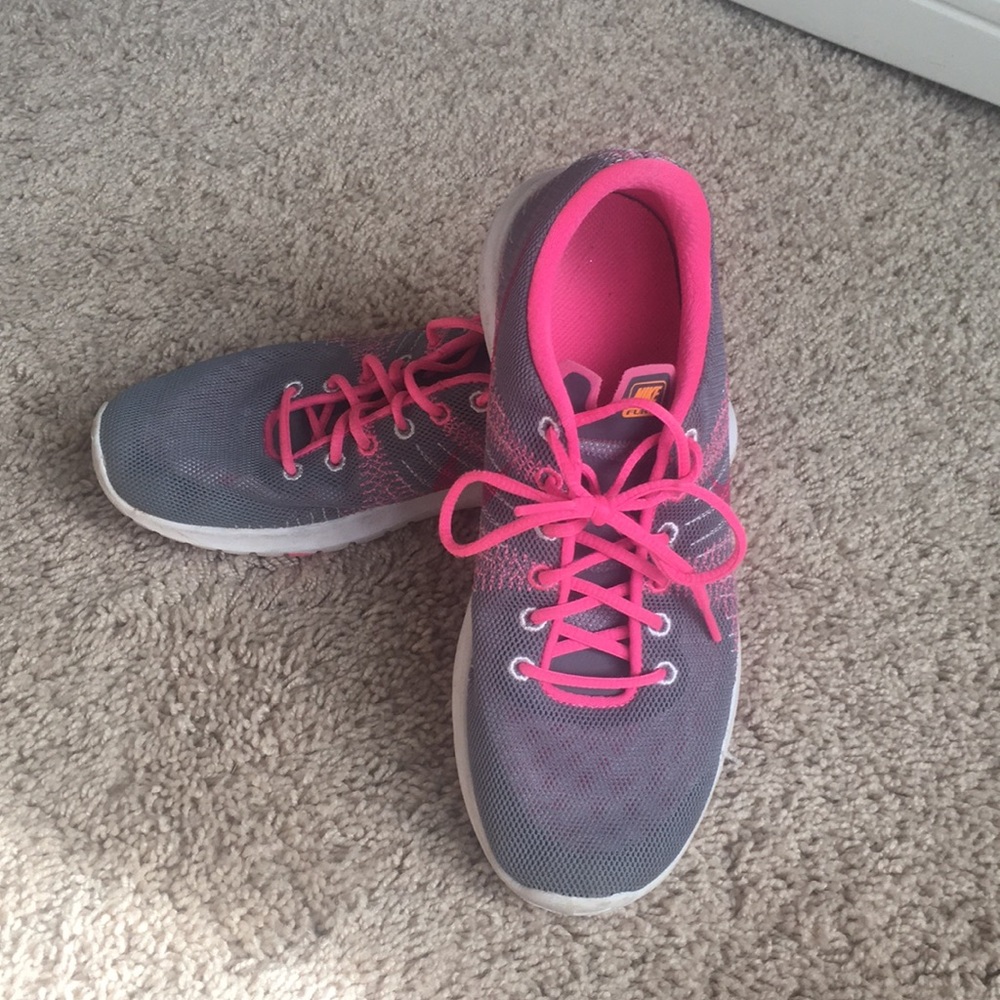 Nike Tennis Shoes